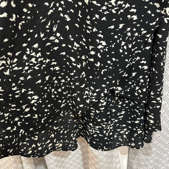 Patterned Wrap Skirt - Picture 4 of 4